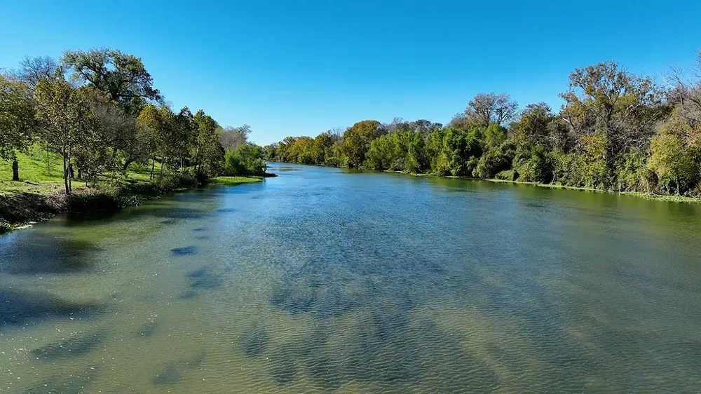 4 Fayette Shores Cove West Point, TX 78963
