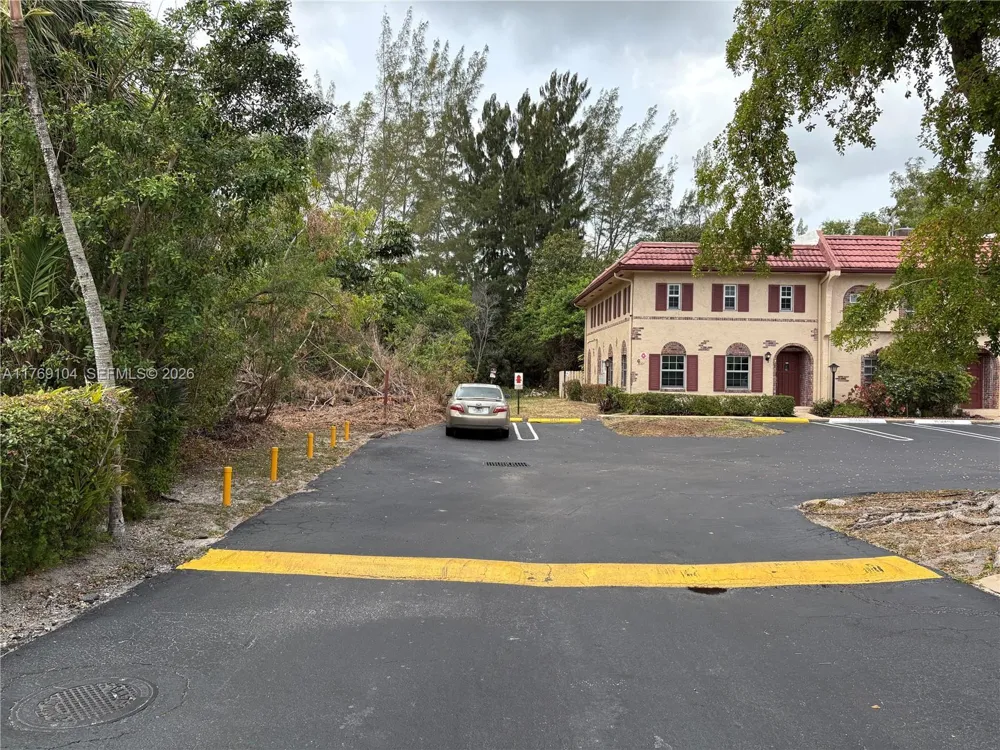 30 Forest Hills Dr Coral Springs, FL 33065