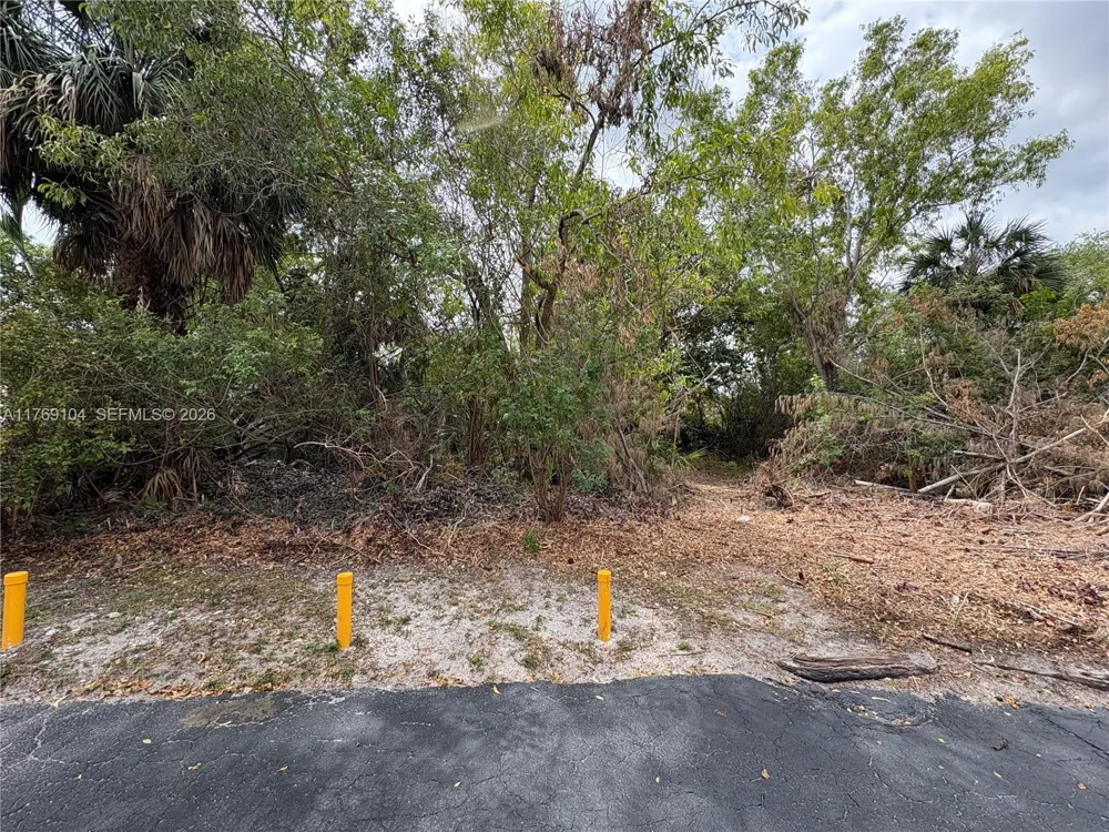 30 Forest Hills Dr Coral Springs, FL 33065