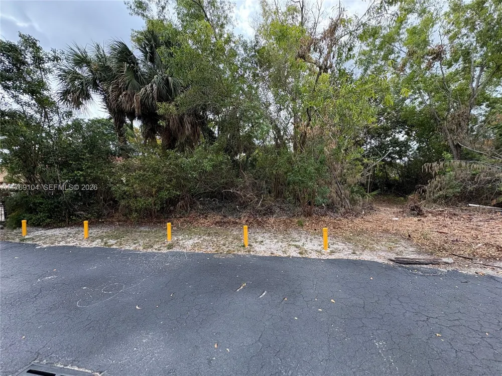 30 Forest Hills Dr Coral Springs, FL 33065