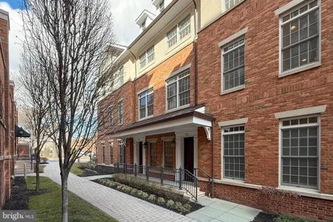 722 AVERY LANE