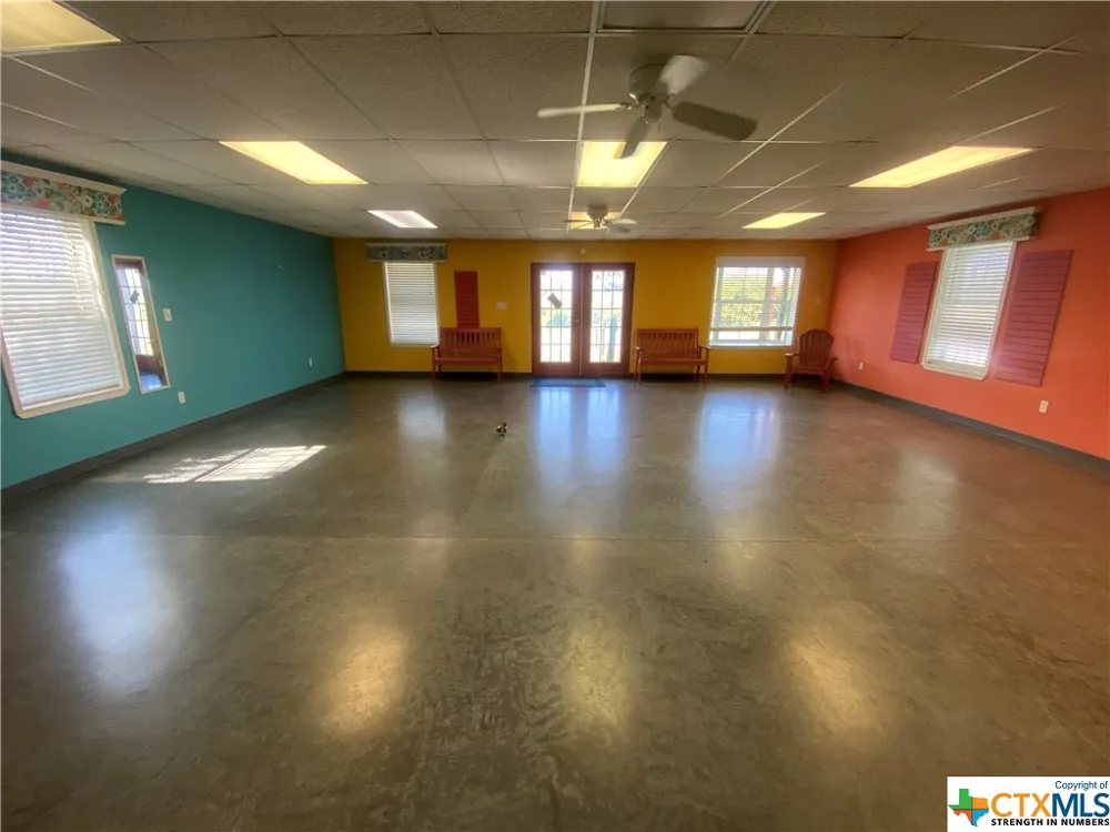 215 W Adams Avenue Port O'Connor, TX 77982