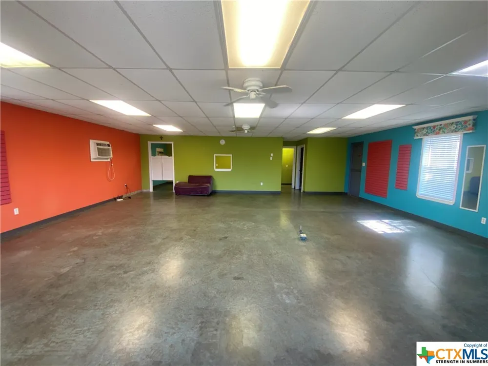 215 W Adams Avenue Port O'Connor, TX 77982