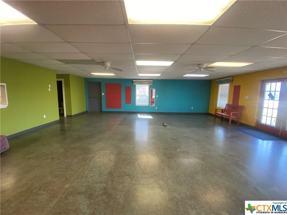 215 W Adams Avenue Port O'Connor, TX 77982