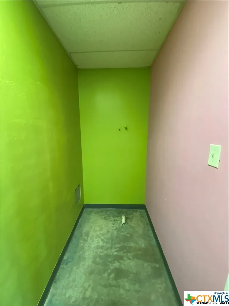 215 W Adams Avenue Port O'Connor, TX 77982