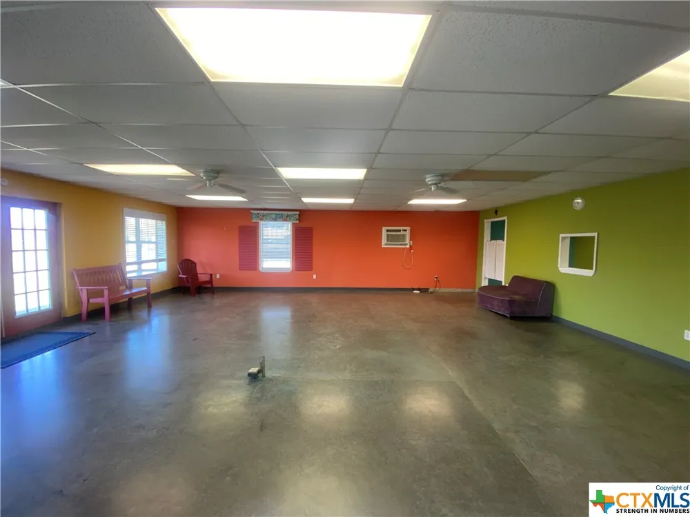 215 W Adams Avenue Port O'Connor, TX 77982