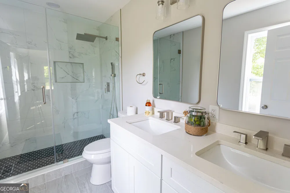 1073 WE King RD Commerce, GA 30530