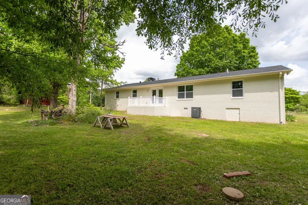 1073 WE King RD Commerce, GA 30530