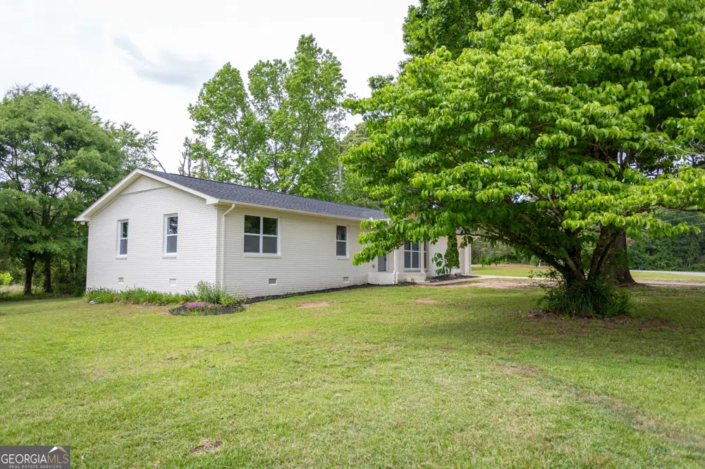 1073 WE King RD Commerce, GA 30530