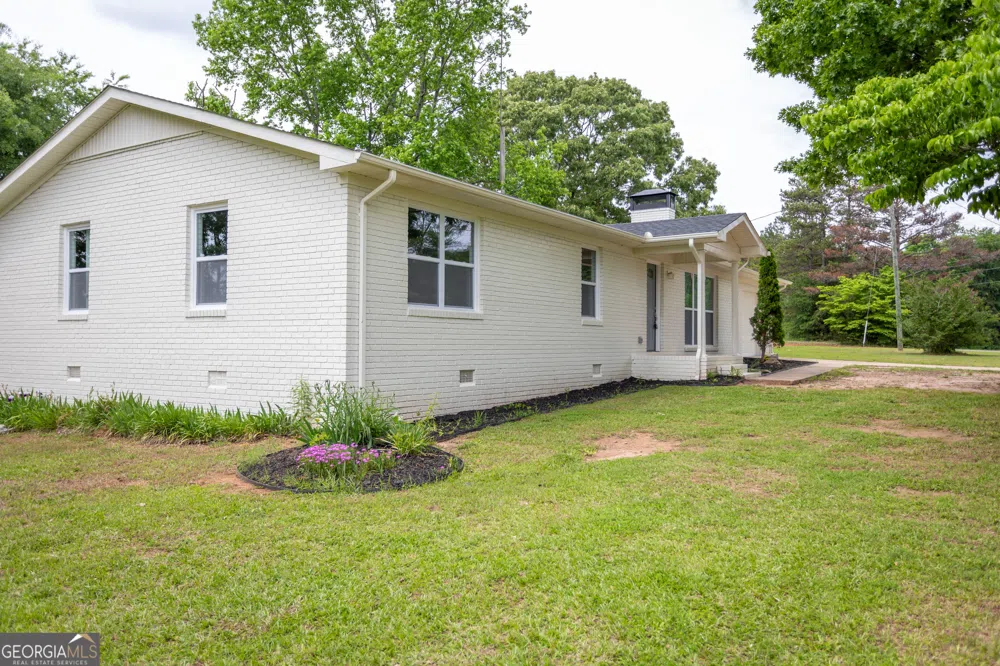 1073 WE King RD Commerce, GA 30530