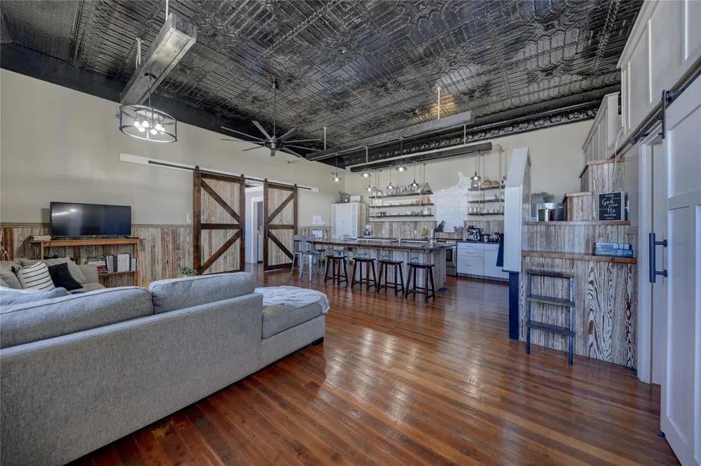 103 Main #B Moulton, TX 77975