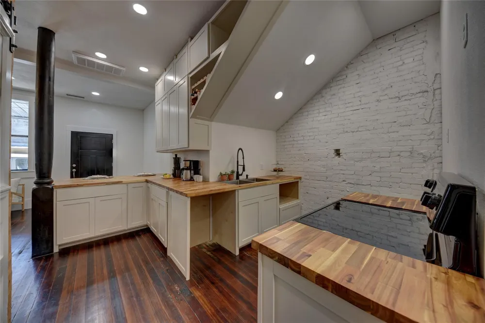 103 Main #B Moulton, TX 77975
