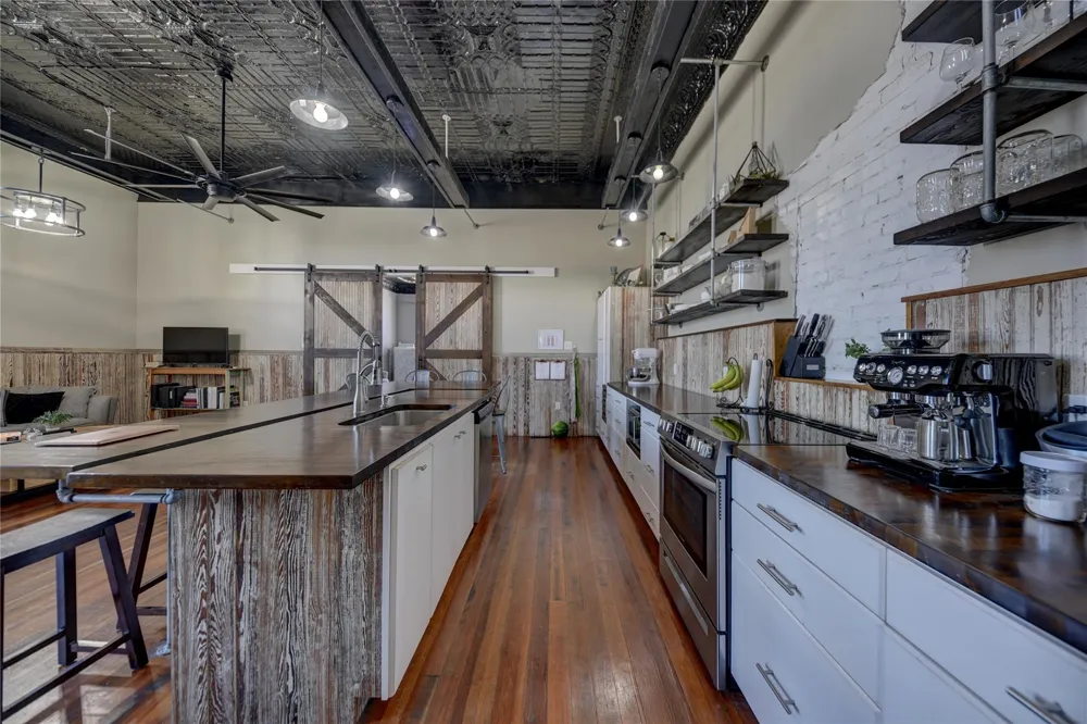 103 Main #B Moulton, TX 77975