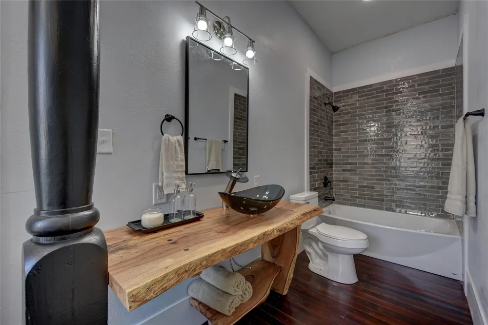 103 Main #B Moulton, TX 77975
