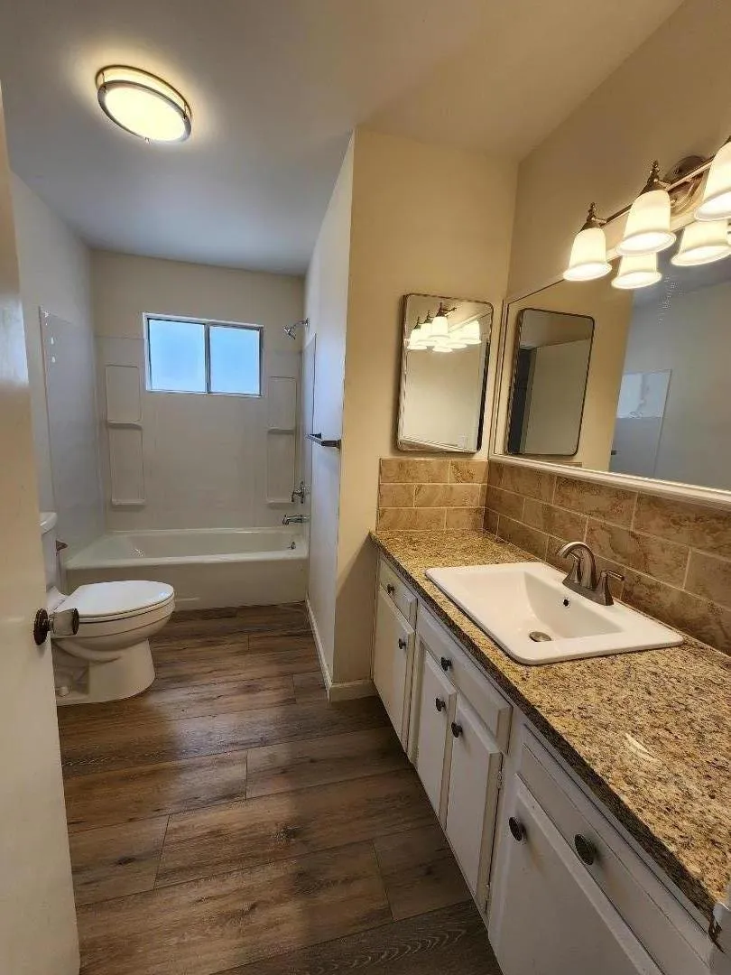 8831 E Herndon Avenue Clovis, CA 93619