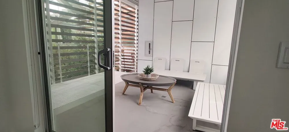 935 San Vicente Boulevard #1 West Hollywood, CA 90069