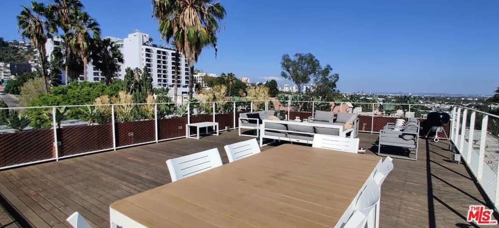 935 San Vicente Boulevard #1 West Hollywood, CA 90069