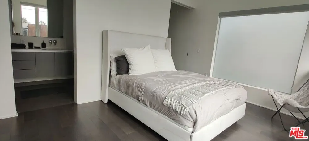 935 San Vicente Boulevard #1 West Hollywood, CA 90069
