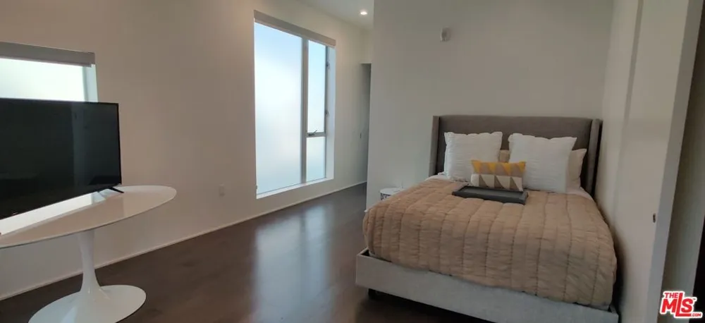935 San Vicente Boulevard #1 West Hollywood, CA 90069