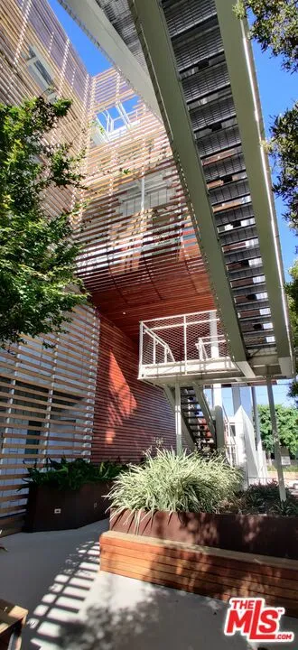 935 San Vicente Boulevard #1 West Hollywood, CA 90069