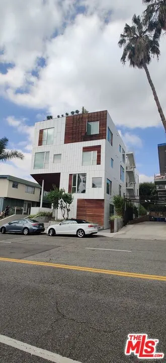 935 San Vicente Boulevard #1