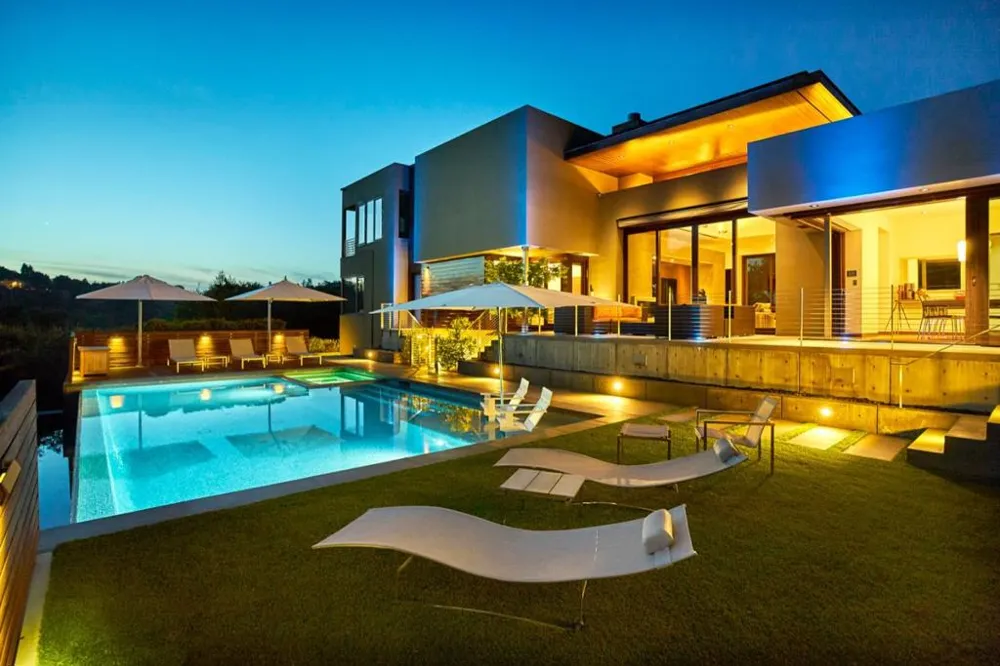 24301 Elise Court Los Altos Hills, CA 94024