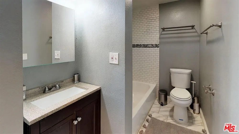 936 W 78th Street Los Angeles, CA 90044