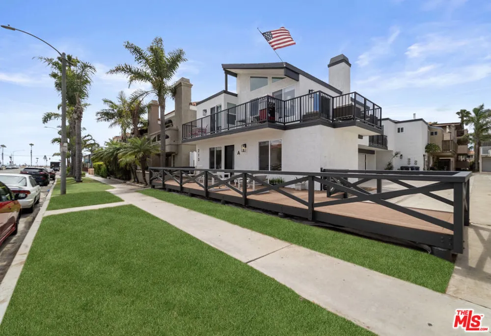 213 17th Street #A Huntington Beach, CA 92648