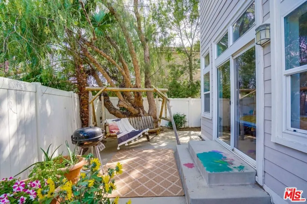 199 CHEROKEE Topanga, CA 90290
