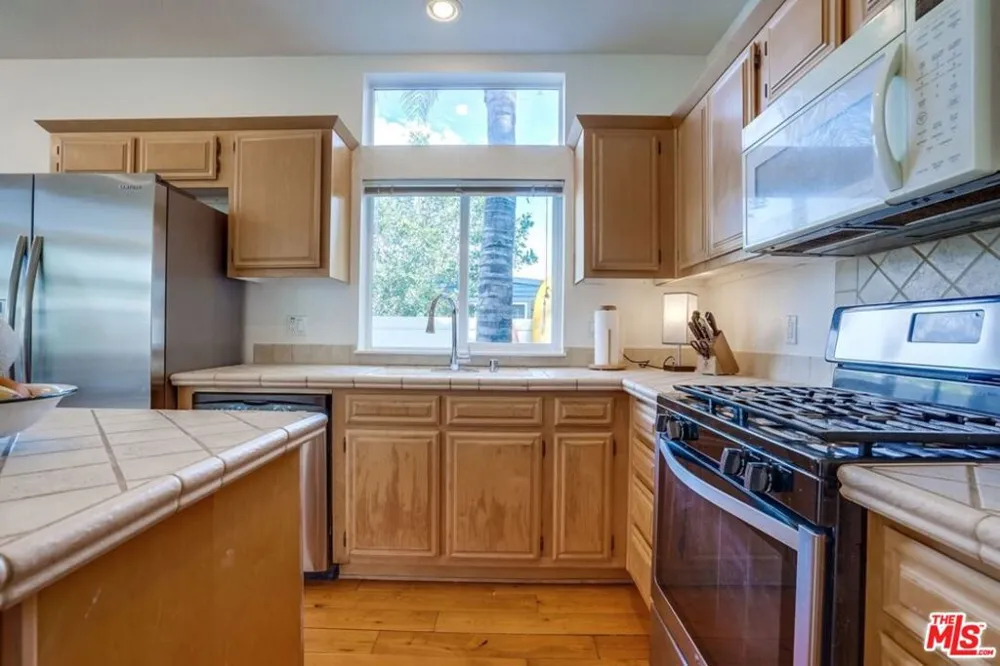 199 CHEROKEE Topanga, CA 90290