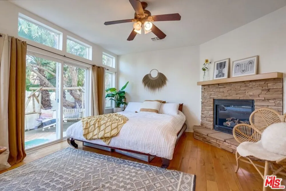 199 CHEROKEE Topanga, CA 90290