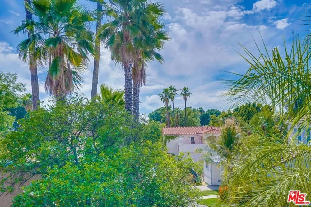 199 CHEROKEE Topanga, CA 90290