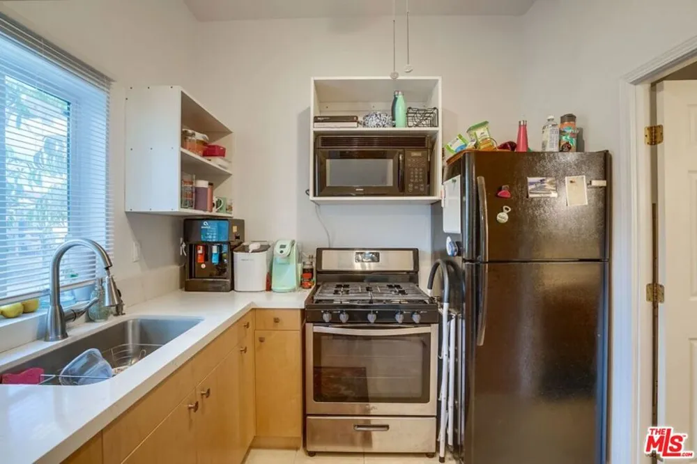 199 CHEROKEE Topanga, CA 90290
