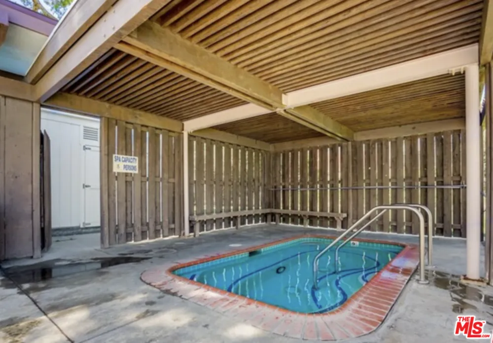 199 CHEROKEE Topanga, CA 90290