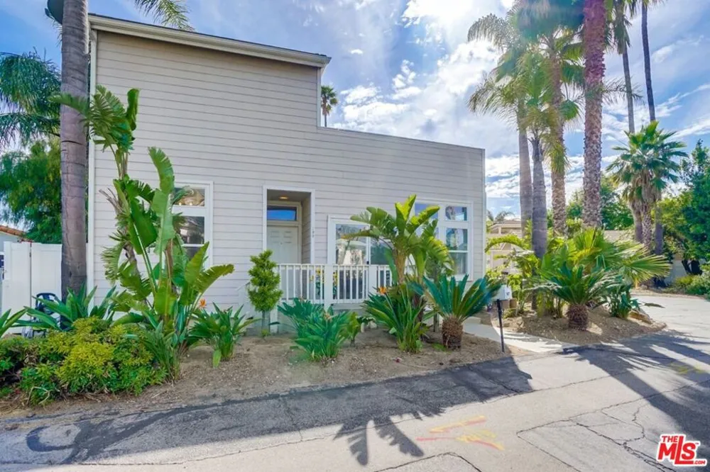 199 CHEROKEE Topanga, CA 90290