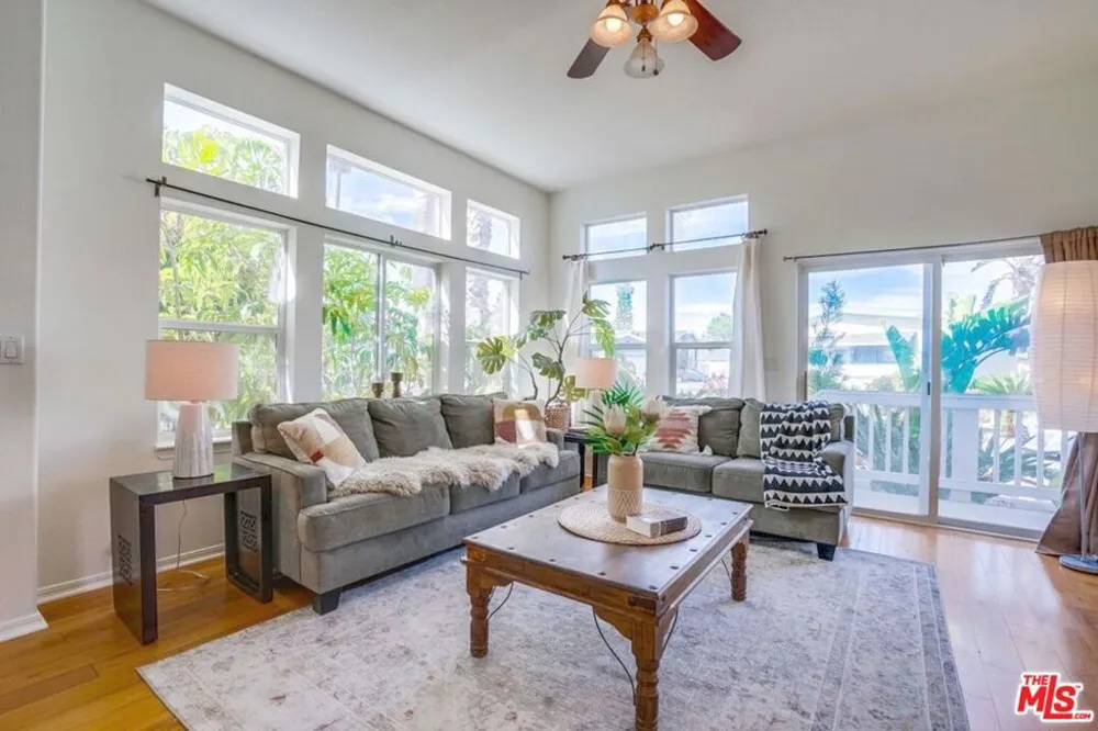 199 CHEROKEE Topanga, CA 90290