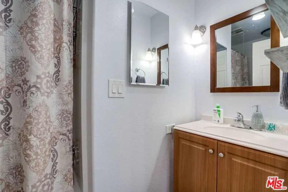199 CHEROKEE Topanga, CA 90290