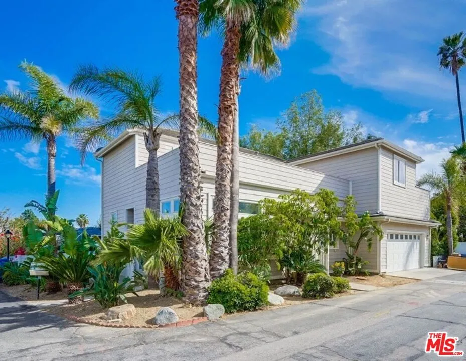199 CHEROKEE Topanga, CA 90290