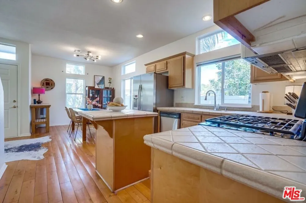 199 CHEROKEE Topanga, CA 90290