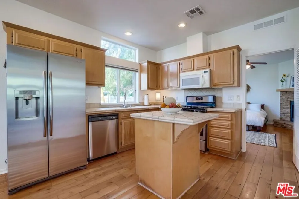 199 CHEROKEE Topanga, CA 90290