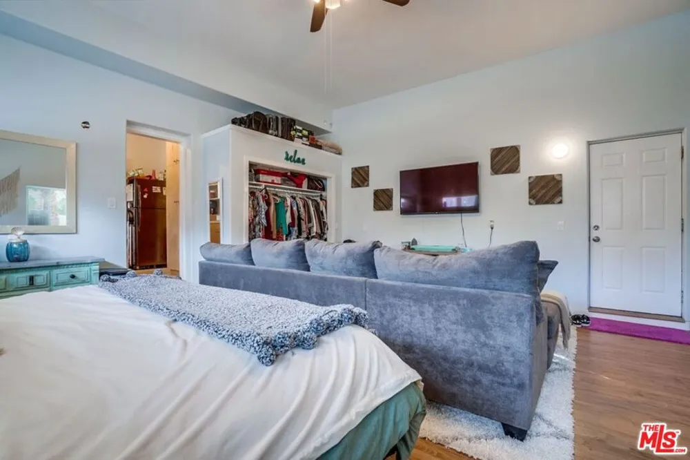 199 CHEROKEE Topanga, CA 90290