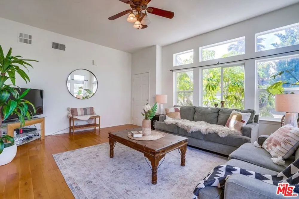 199 CHEROKEE Topanga, CA 90290