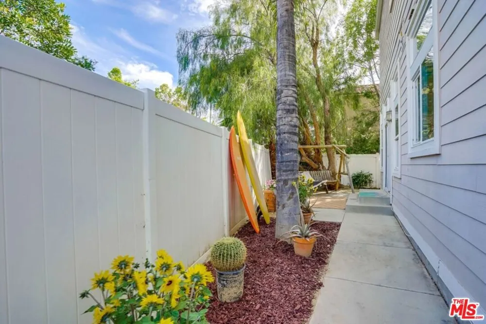 199 CHEROKEE Topanga, CA 90290