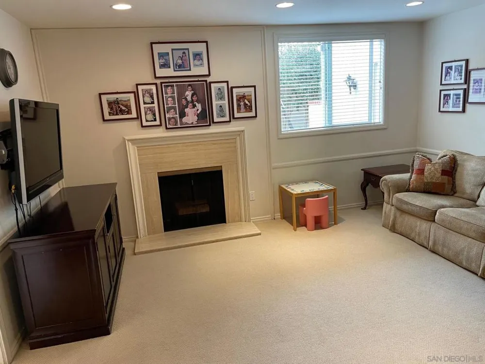 8206 Caminito Lacayo La Jolla, CA 92037