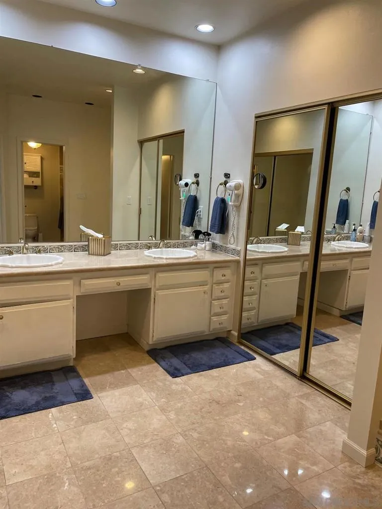 8206 Caminito Lacayo La Jolla, CA 92037