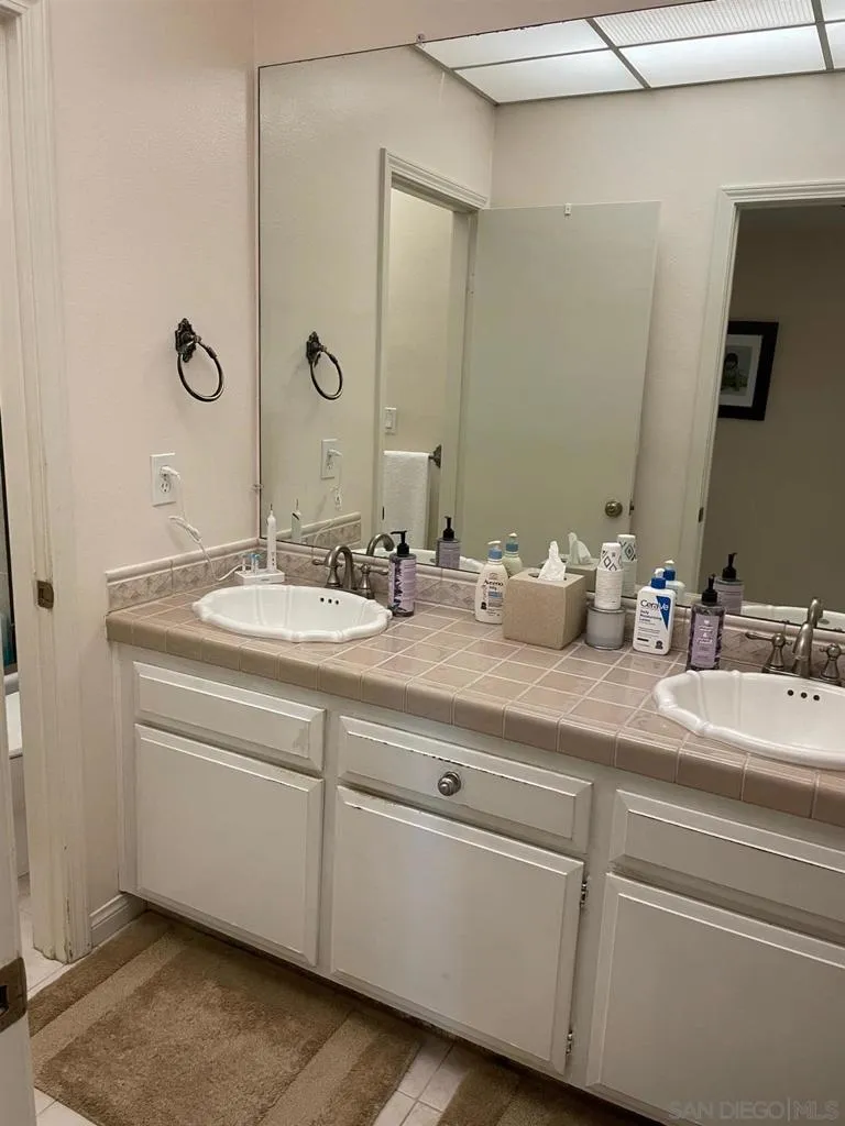 8206 Caminito Lacayo La Jolla, CA 92037