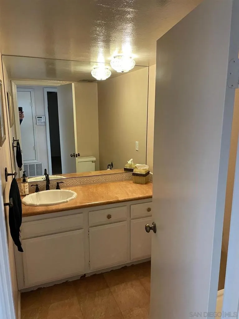 8206 Caminito Lacayo La Jolla, CA 92037