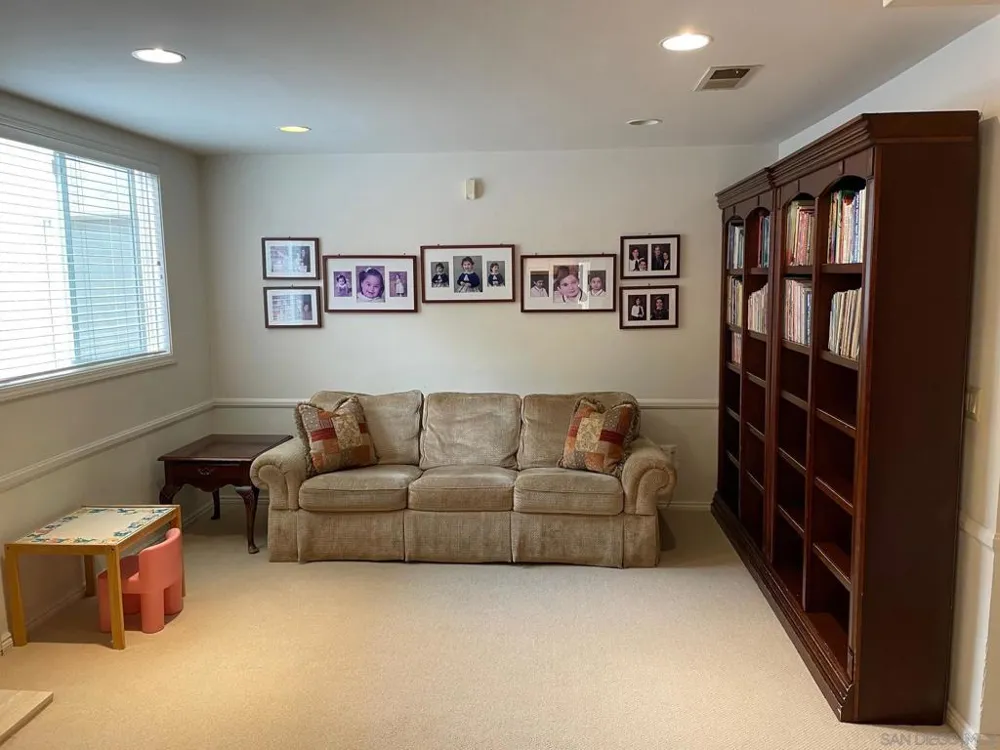 8206 Caminito Lacayo La Jolla, CA 92037