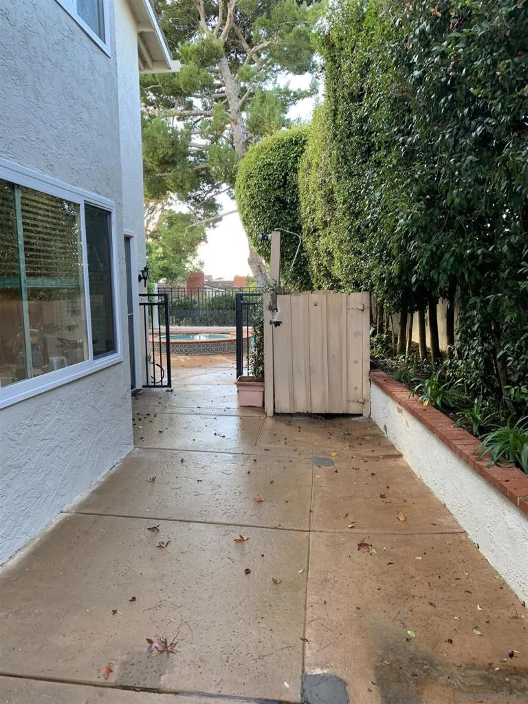 8206 Caminito Lacayo La Jolla, CA 92037