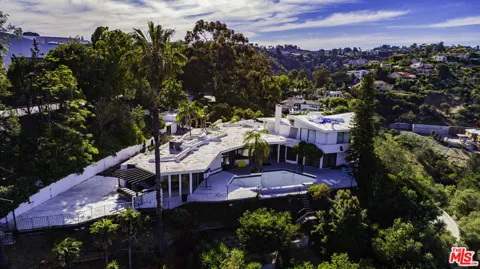 960 Stradella Road